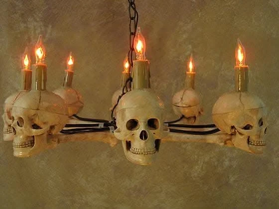 "Wagon Wheel Skull Chandelier" Haunted House Lighting - Image 4