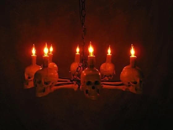 "Wagon Wheel Skull Chandelier" Haunted House Lighting - Image 6